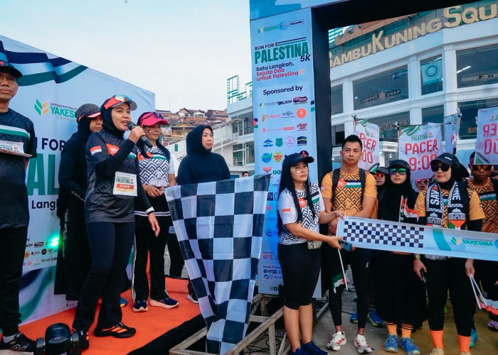 Purnama Wulan Sari Lepas Peserta Charity Run For Palestina