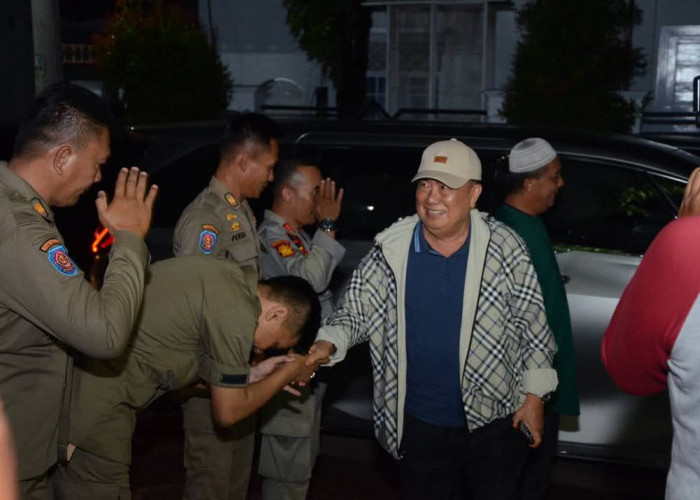 Tiba di Rumah Kemiling, Bupati Tanggamus Moh.Saleh Asnawi Disambut Hadroh dan Selendang Tapis