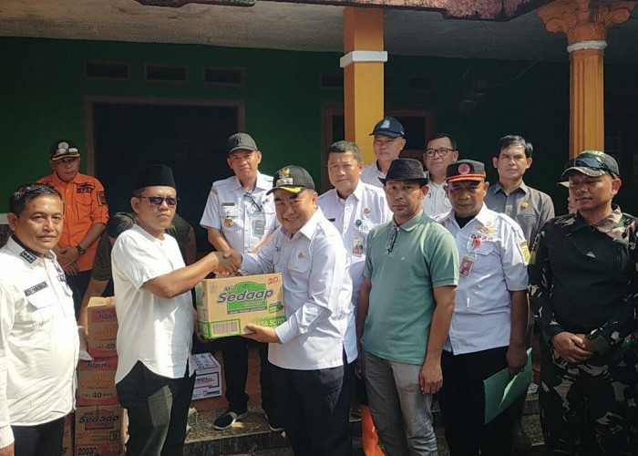 Bupati Tanggamus Tinjau Lokasi Banjir dan Berikan Bantuan