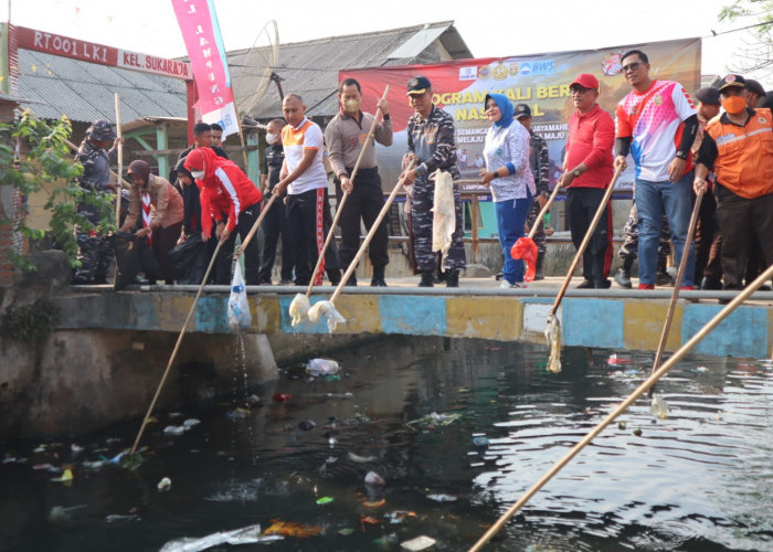 Pemkot Bandar Lampung Gandeng Lanal Lampung Gelar Bersih Sungai