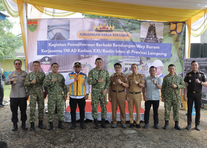 BBWS Mesuji Sekampung Gandeng TNI AD Bersihkan Gulma di Bendungan Way Rarem Guna Dukung Ketahanan Pangan