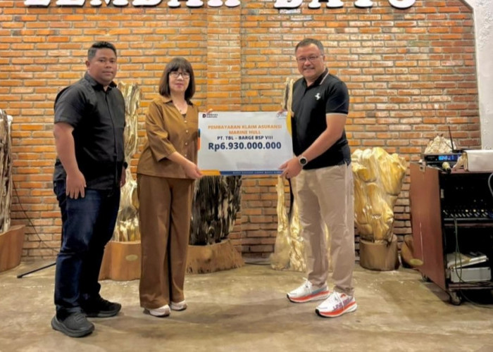 Asuransi Jasindo Serahkan Klaim Kapal Senilai Rp6,93 Miliar   kepada Grup Sungai Budi