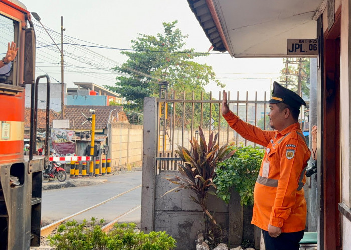 Tingkatkan Keselamatan Perjalanan KA, KAI Divre IV Tanjungkarang Tambah 196 Tenaga PJL