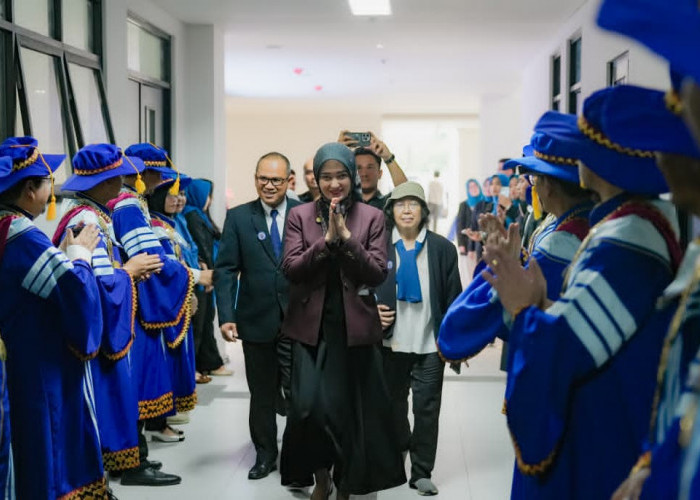 Wagub Jihan Hadiri Wisuda Perdana Universitas Indonesia Mandiri