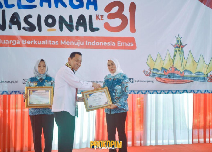 PESAWARAN TERIMA PENGHARGAAN ATAS PENURUNAN ANGKA STUNTING TERBESAR DI HARGANAS KE-31