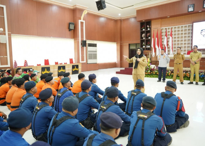 Walikota Eva Bagikan THR PPPK Paruh Waktu Bandar Lampung 