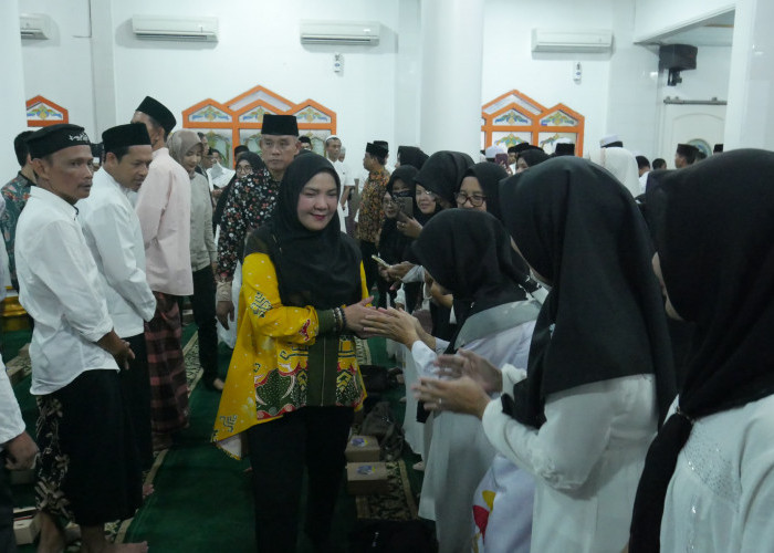 Walikota Eva Jalin Silaturahmi Melalui Safari Ramadhan di Masjid Al-Mukmin dan Masjid Darul Akhiroh