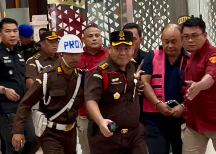 Usai Dicopot dari Kepala BGN, Dadan Hindayana Kenakan Rompi Tahanan Kejagung