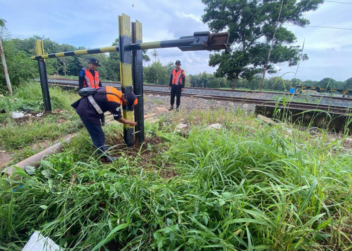 KAI Divre IV Tanjungkarang dan Regulator Tutup 29 Perlintasan Liar Sepanjang 2025