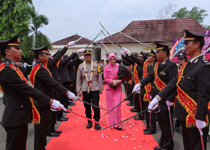 Polres Lampung Utara Gelar Upacara Serah Terima Tunggul Kesatuan dan Farewell Parade Kapolres Lampung Utara