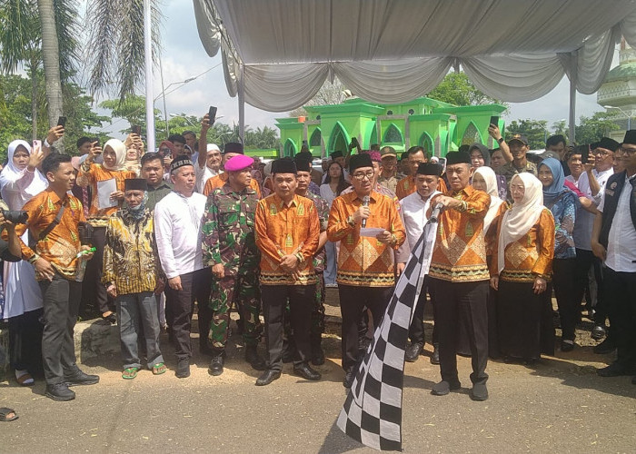Lepas 398 Jemaah ke Tanah Suci, Bupati Hamartoni, Tekankan Nilai Spiritual dan Keteladanan
