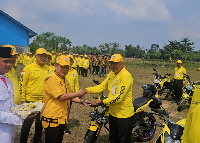 Golkar Lampung Tengah Terima Kendaraan Operasional, Hanan A. Rozak Minta Prestasi Partai Dipertahankan