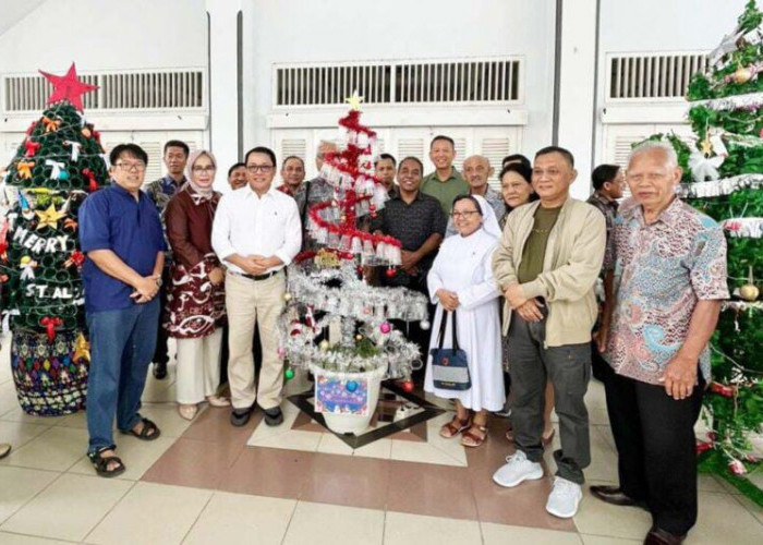 Wali Kota Metro Apresiasi Pohon Natal Bahan Sampah Domestik di Gereja Hati Kudus