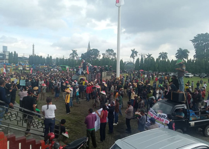 Ribuan Petani Singkong Gelar Aksi Demontrasi di Lapangan Korpri, Tuntut Pemberlakuan Harga Singkong