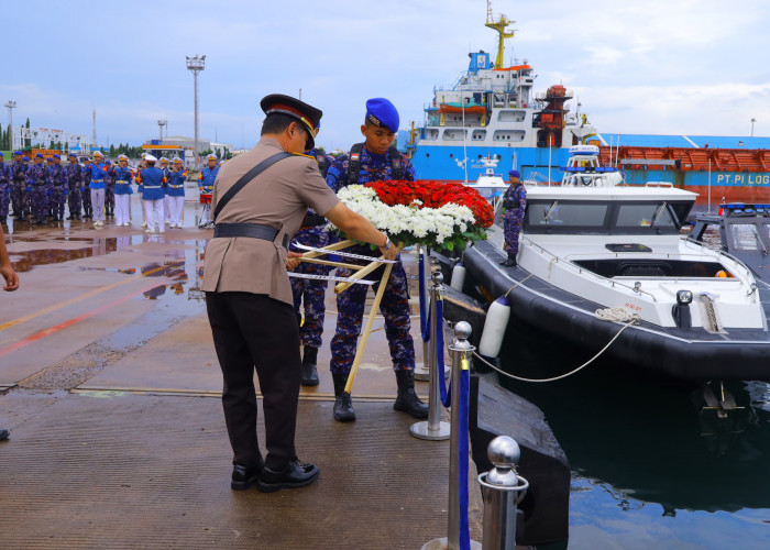 Sat Polairud Polres Pesawaran Ikuti Upacara Tabur Bunga di Laut, Wujud Penghormatan di Hari Bhayangkara ke-79