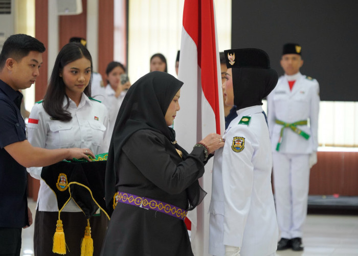 Walikota Eva Kukuhkan 38 Anggota Paskibraka Bandar Lampung