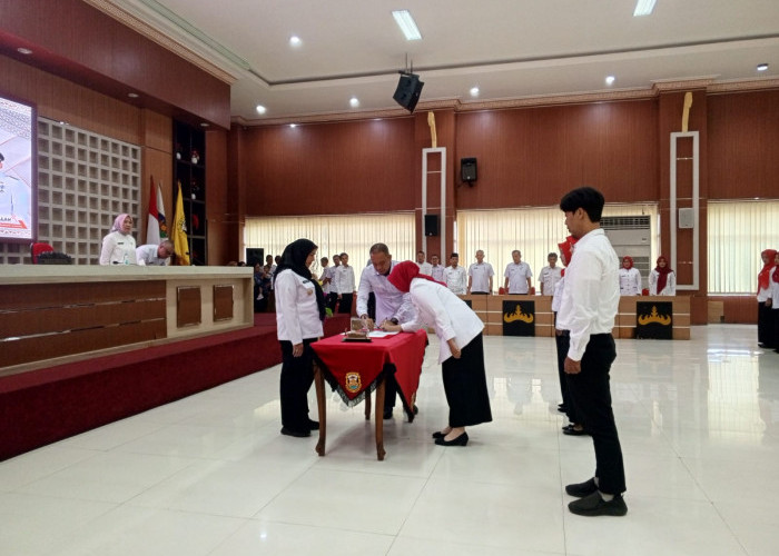 Walikota Bandar Lampung HJ.Eva Dwiana Melakukan Penyerahan SK PPPK 2023