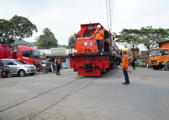 Divre IV Tanjungkarang Siapkan Jalur di Petak Jalan Pidada – Pelabuhan Panjang untuk Pengiriman Lokomotif Baru