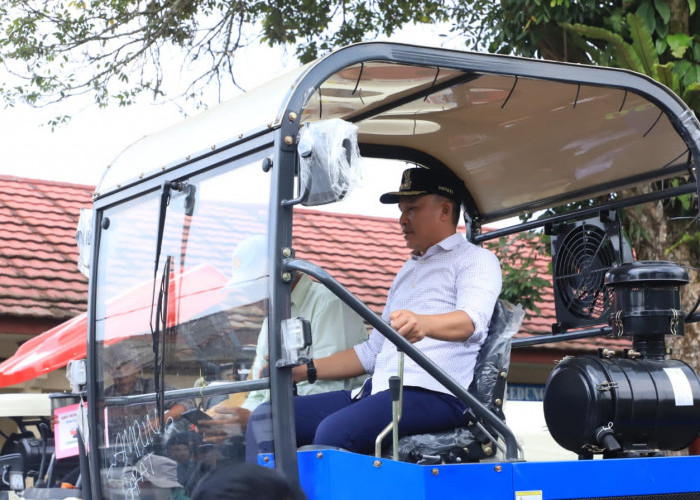 14 Bantuan Alsintan Diserahkan, Bupati Lampung Barat Ingatkan Jangan Jadi Pajangan