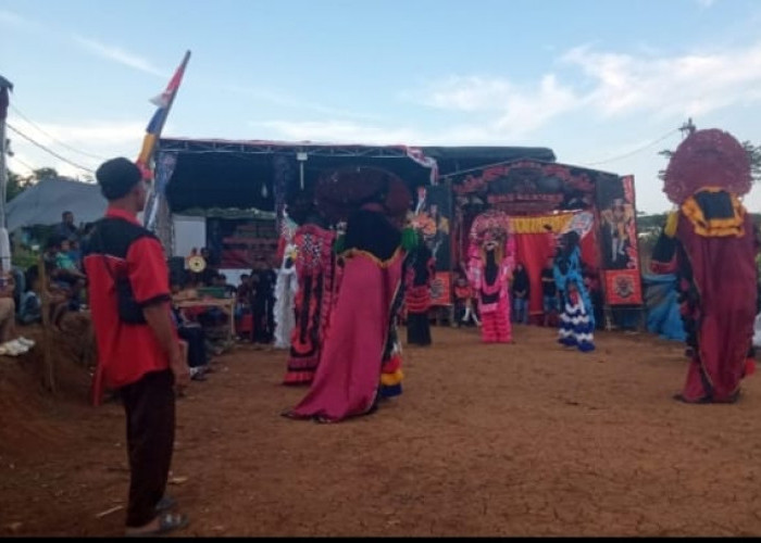 Meriah HUT RI ke-80 Warga Perumahan Citra Kesuma Gelar Kesenian Kuda Kepang dengan Segenap Prajurit Marinir