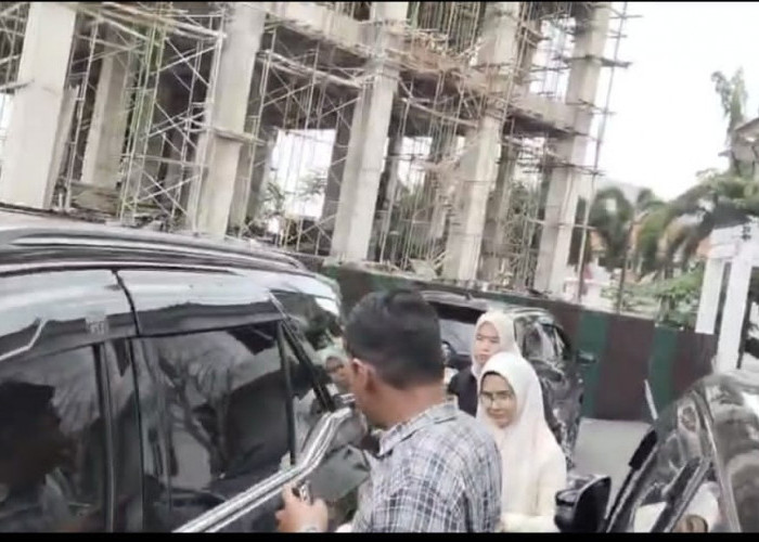 Usai Penuhi Panggilan Penyidik Kejati Lampung, Nanda Buru-buru Hindari Wartawan 