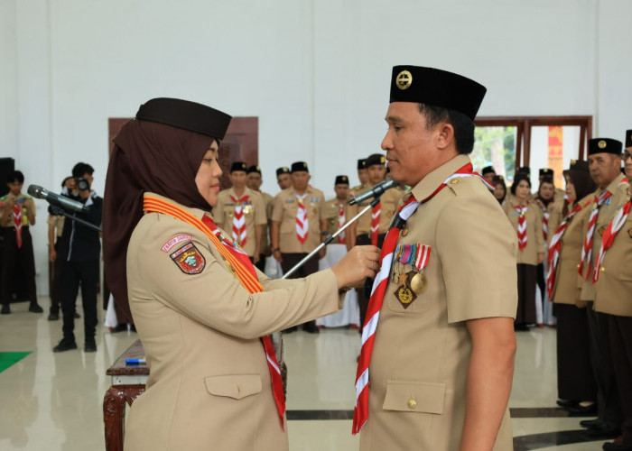 Parosil Dilantik sebagai Ketua Mabicab, Zelda Naturi Nukman Nahkodai Kwarcab Gerakan Pramuka Lambar