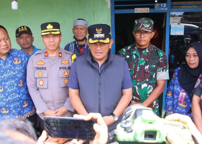 Pj. Bupati Lampung Utara Bersama Forkopimda Tinjau Kondisi Pak Sunar, Warga Lumpuh di Abung Jayo