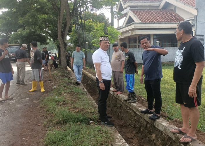 Warga Iringmulyo Gotong-royong Benahi Infrastruktur Jalan Pala