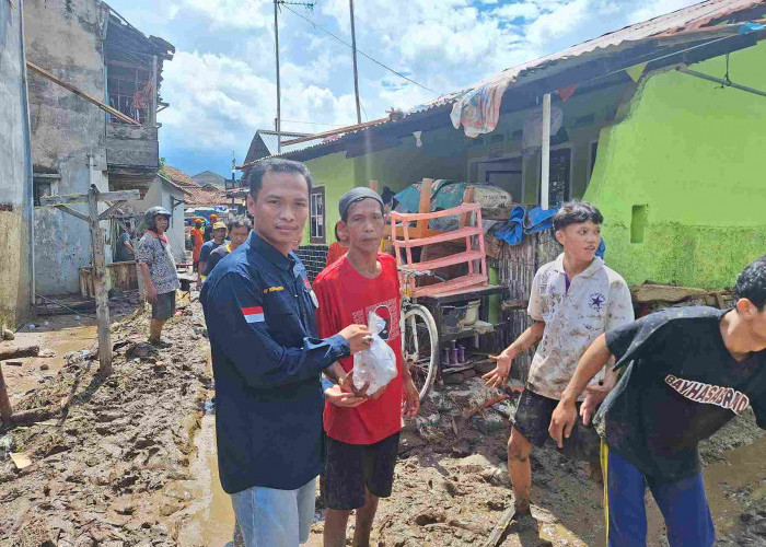 Temui Warga Terdampak Banjir, IWO Lampung Gerak Cepat Salurkan Bantuan