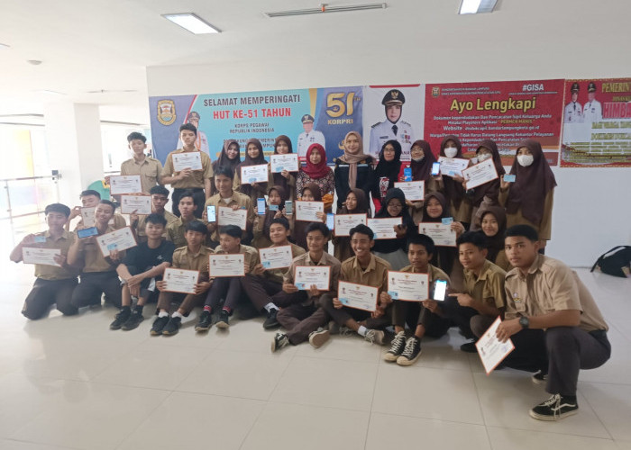 Disdukcapil Bandar Lampung Jemput Bola Layani Perekaman KTP-El di Sekolah