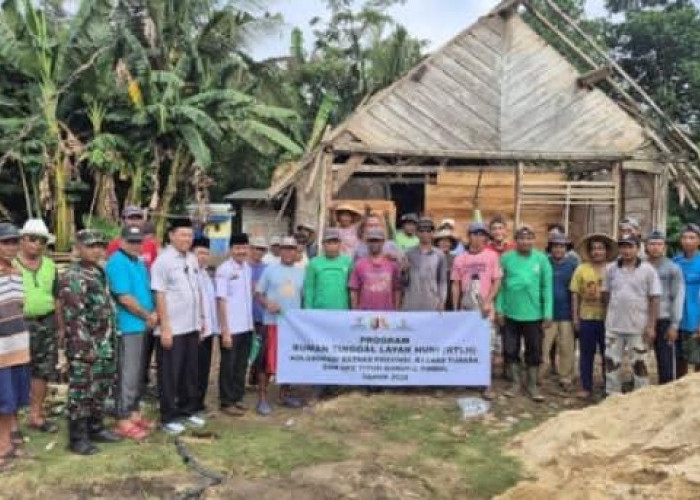 Warga dan Baznas Bantu Bangun Rumah Layak Huni Bagi Waginem