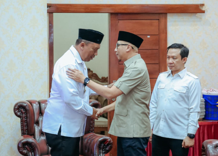 Gubernur Lampung Serahkan SK Plt Bupati Lamteng kepada I Komang Koheri