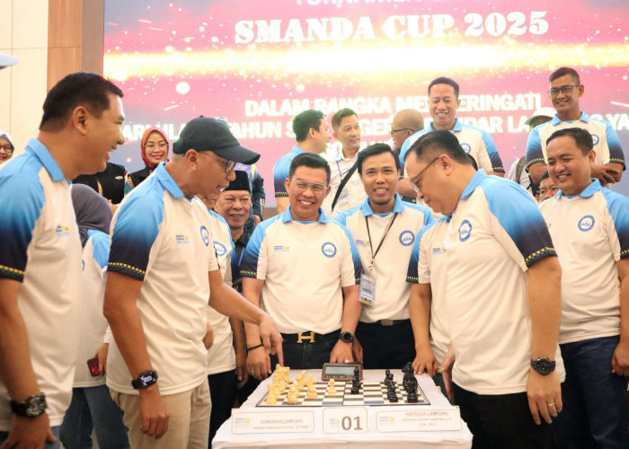Gubernur Lampung dan Kapolda Adu Strategi di Turnamen Catur SMANDA CUP 2025