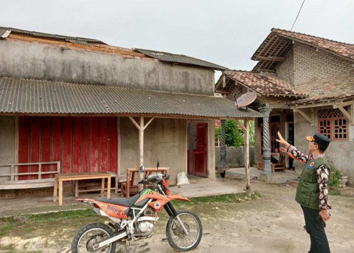 Puting Beliung Sapu Belasan Rumah Desa Sukatani