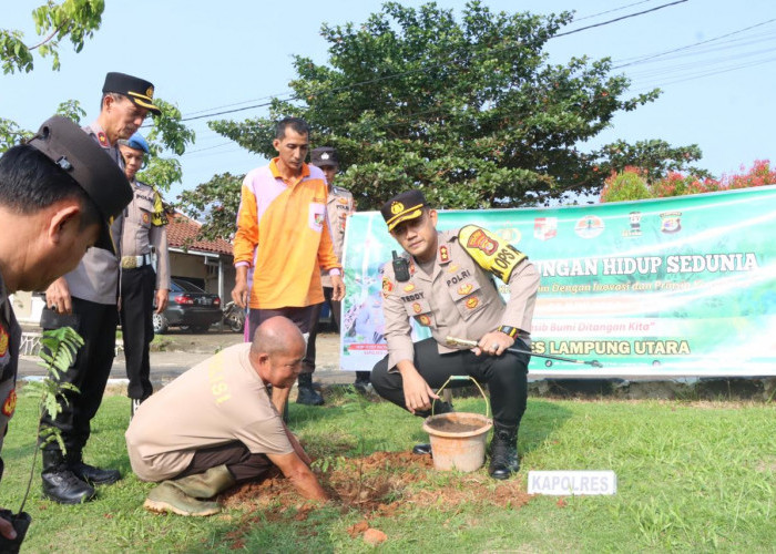 Peringati Hari Lingkungan Hidup Sedunia, Polres Lampura Tanam Puluhan Pohon Penghijauan di Mako Polres