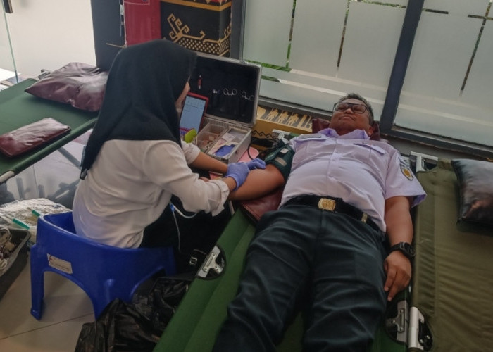 KAI Divre IV Tanjungkarang Gelar Donor Darah dan Pemeriksaan Narkoba di Stasiun