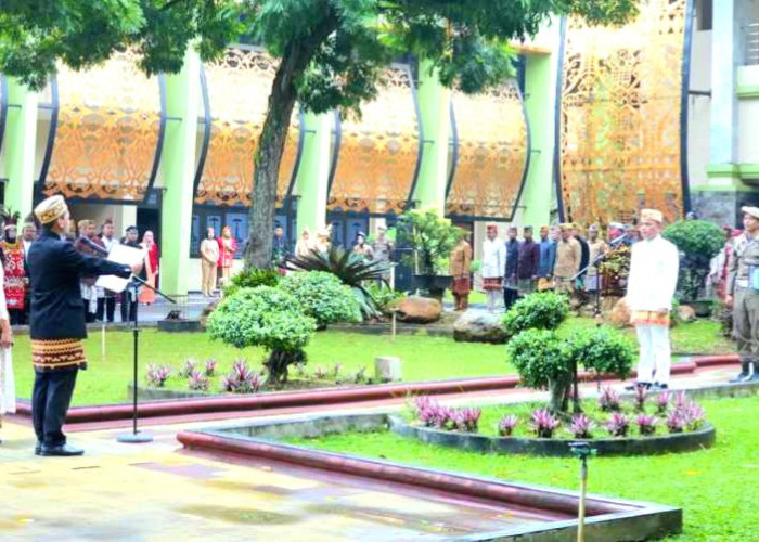Pimpin Upacara Peringatan Hardiknas, Wali Kota Metro Paparkan Pidato Mendikdasmen