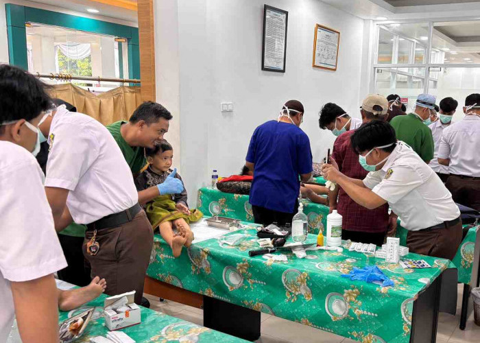 YBM PLN Gelar Khitan Massal Gratis untuk Anak-anak Lampung Utara