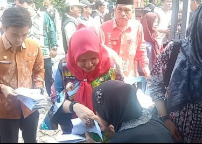 Walikota Bandar Lampung Berikan Bantuan Warga Yang Terdampak Banjir 