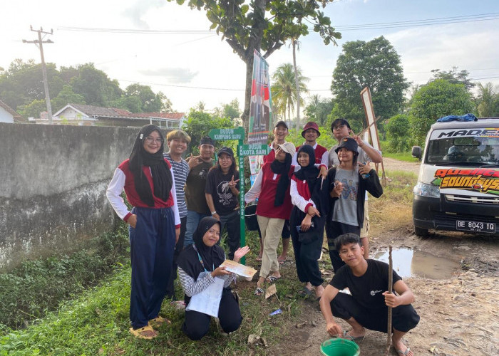 Mahasiswa KKN PPM ITERA Periode 12 Kelompok 73, Lakukan Pemasangan Plang Batas Dusun