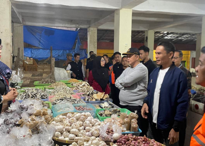 Wabup Tanggamus Tinjau Penertiban Pasar Gisting, Pedagang Mulai Pindah ke Dalam Pasar