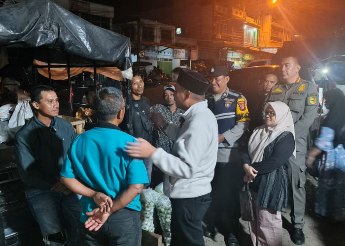 Ketua DPRD Tanggamus Tinjau Penataan Pasar Gisting