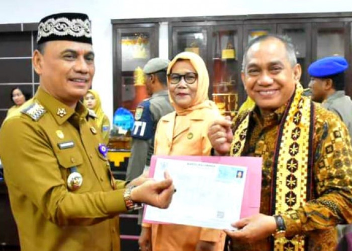 Pemkot Metro Lepas 42 ASN Purnatugas, Salah Satunya Kepala BKAD