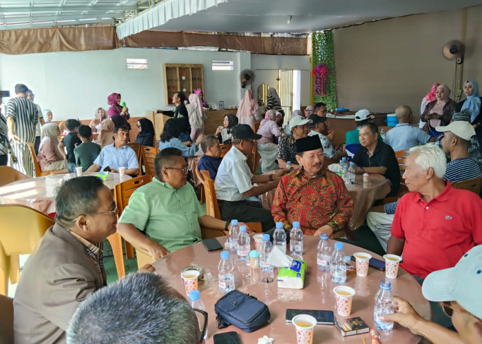 Hary Kohar Resmikan Warung Pindang & Tomyam Salmon Satria, Hadirkan Konsep Kuliner dan Musik di Pusat Kota