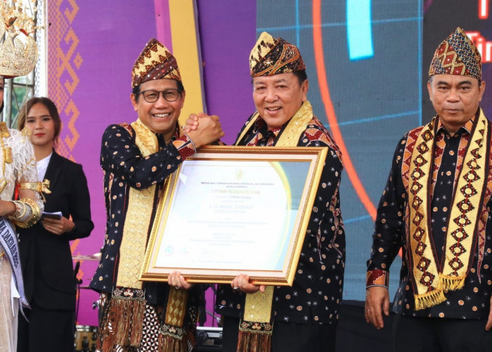 Gubernur Lampung Dianugerahi Penghargaan Lencana Pembina Tingkat Provinsi oleh Menteri Desa, PDTT RI