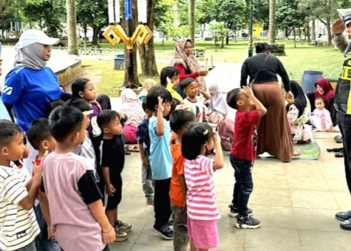 Tanamkan Disiplin Lalu Lintas Sejak Dini, Polres Kota Metro Gelar Police Goes to School