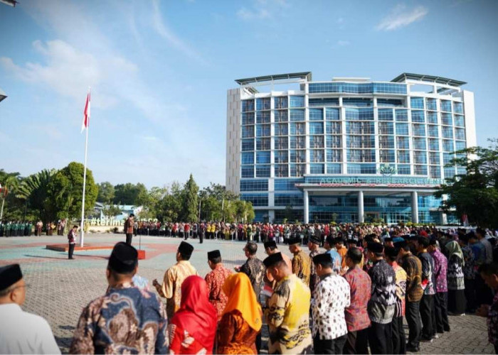 Peringati HUT RI ke-80, 32 ASN UIN RIL Terima Tanda Kehormatan Satyalencana Karya Satya