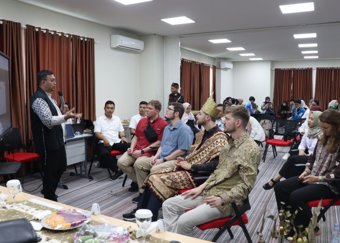 FST UIN RIL dan Connect Lampung Gelar Cultural Exchange, Kenalkan Budaya Lampung kepada Tamu dari Amerika Seri