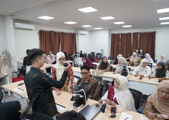 FST UIN RIL dan PT Fajar Mas Murni Gelar Workshop Perawatan Mikroskop