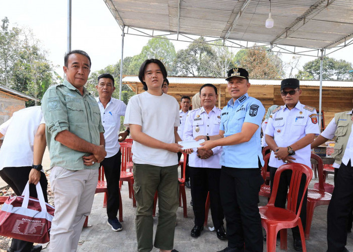 Bupati dan Wabup Lambar Sambangi Keluarga Korban Kebakaran di Pekon Balak